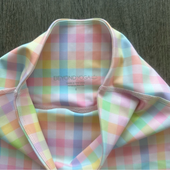 Beyond Yoga Rainbow Gingham Short (Size Small) - Picture 4 of 4
